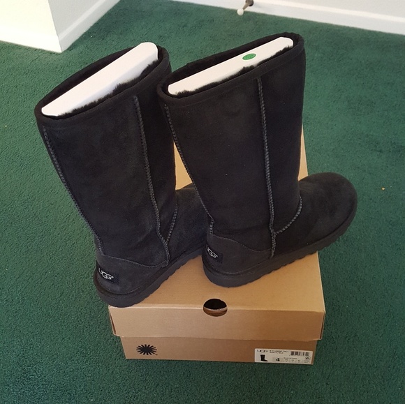 ❌SOLD❌ UGG classic tall black boots - Picture 3 of 8